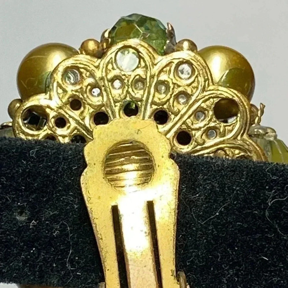 VINTAGE BEADED CLIP ON EARRINGS - Picture 7 of 9